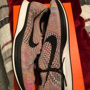 ⚡️ Nike flyknit racers ⚡️